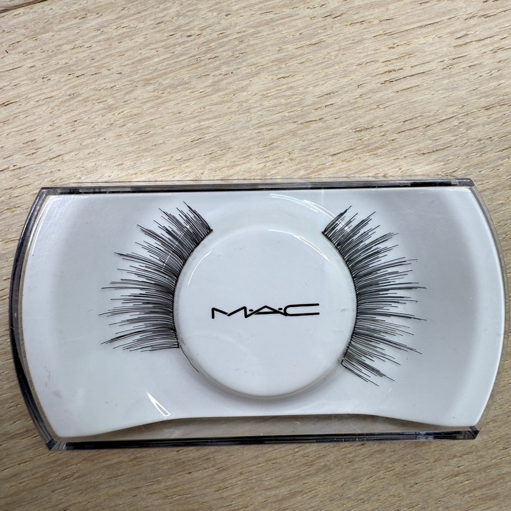 MAC Cosmetics False Eyelashes - Black AB8